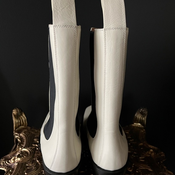 Bottega Veneta Off-White “The Lean” Chelsea boots New!! Size-37.5 - Picture 3 of 14